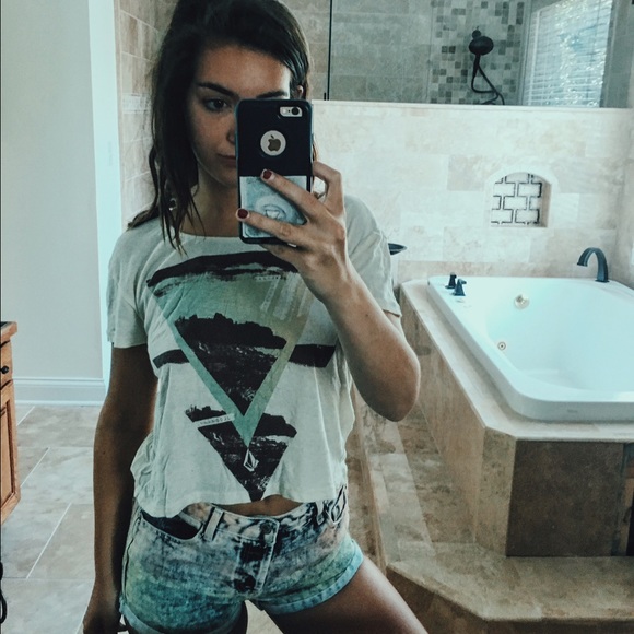 ❌SOLD❌Volcom crop top