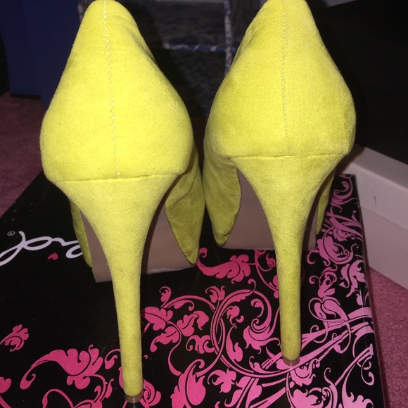 Lime green platform peep toe sandal - Picture 4 of 4