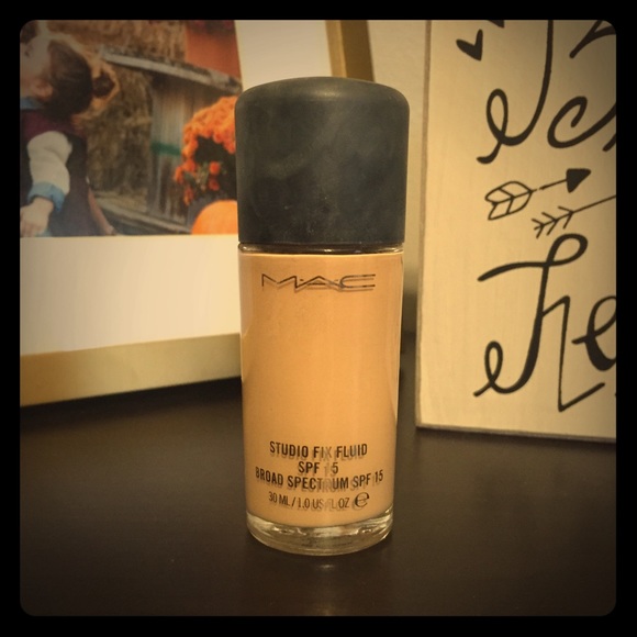 MAC Studio Fix Fluid NC20