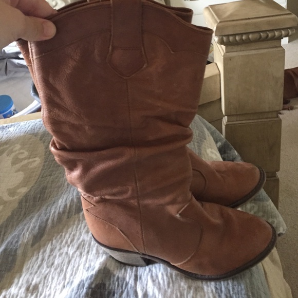 Slouch tan boots