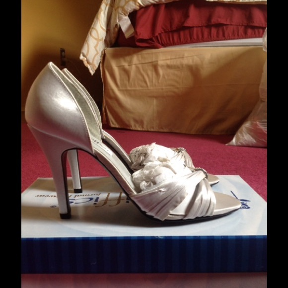 Coloriffics Silver Dress Shoes