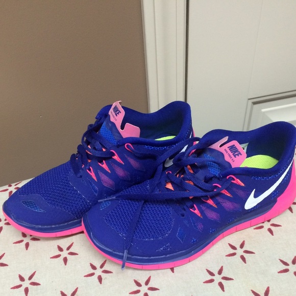 Nike free tennis shoes sz 7.5