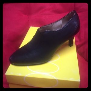 Circa Joan and David leather pumps
