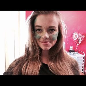 Meet your Posher, Caitlin