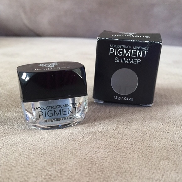 Younique Playful Loose Pigment Shimmer