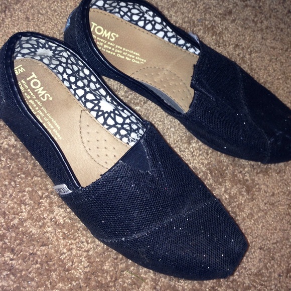 TOMS shoes 8.5