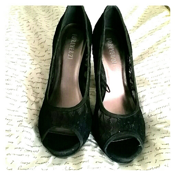 FOREVER 21 BLACK LACE PEEP TOE HEELS