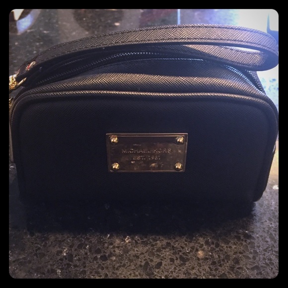 Michael kors make up clutch