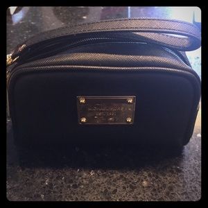 Michael kors make up clutch