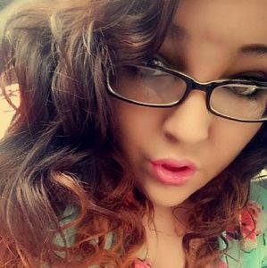 Meet your Posher, Holly