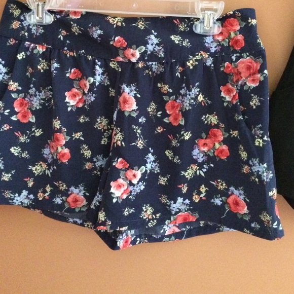 Bundle! New, never worn fashion shorts