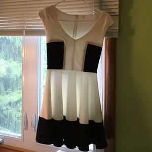I am selling a white and black dress from guess.