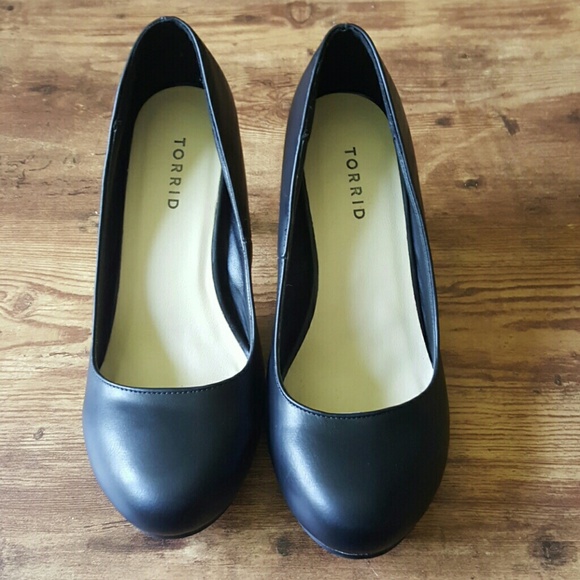 Size 9 black high heels
