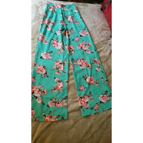 Floral print wide leg pants, worn once - Picture 2 of 3