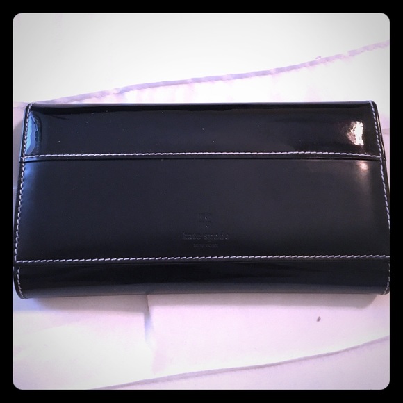 Closet closes today! Kate Spade patent wallet