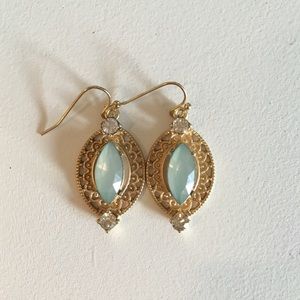 Dangling, elegant earrings