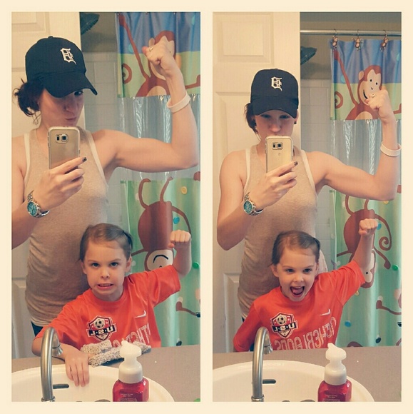 Meet your Posher, Whitney - Picture 1 of 1