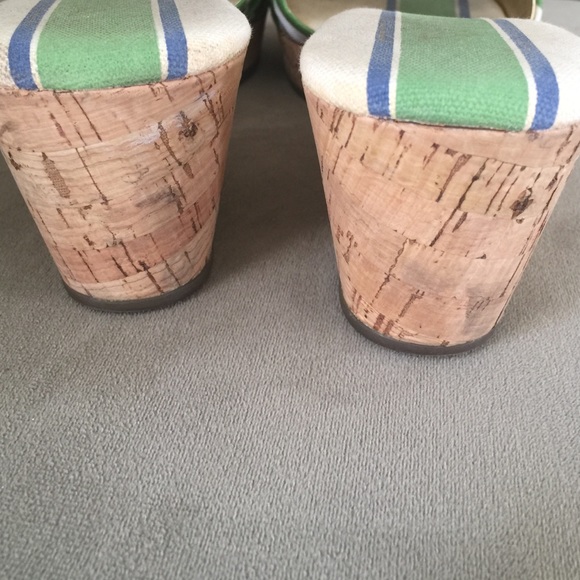 Adorable SPERRY WEDGE!! Size 8 - Picture 3 of 4