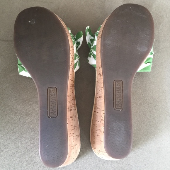 Adorable SPERRY WEDGE!! Size 8 - Picture 4 of 4