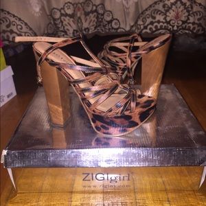 Cheetah wooden heels 🐯