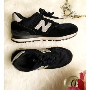 Navy blue new balance sneakers