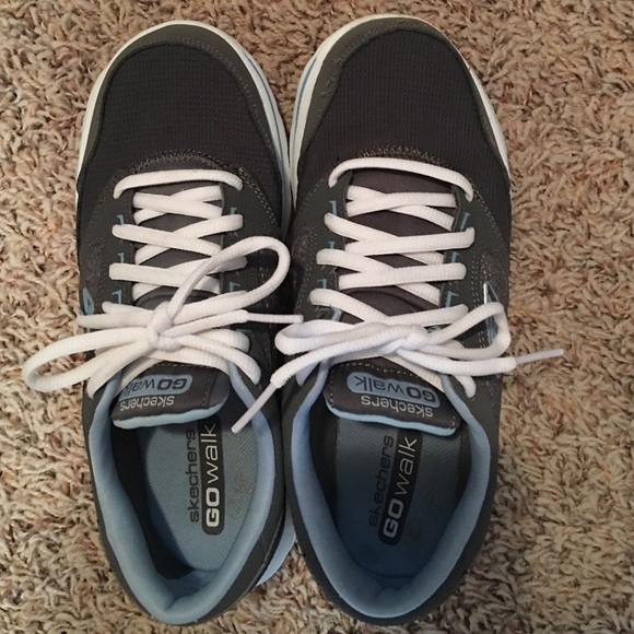 Sketchers tennis shoes