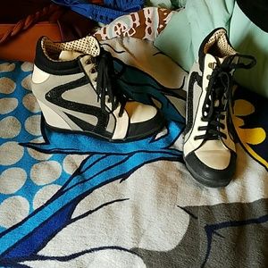 Rue 21 sneaker wedges