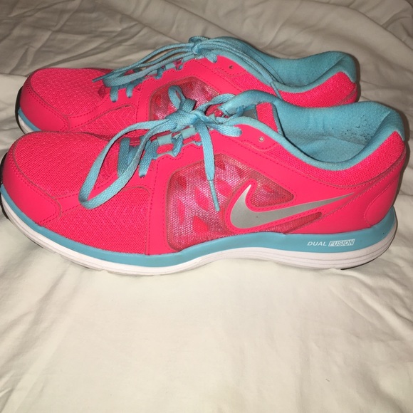 Brand new Nike dual fusion sneakers