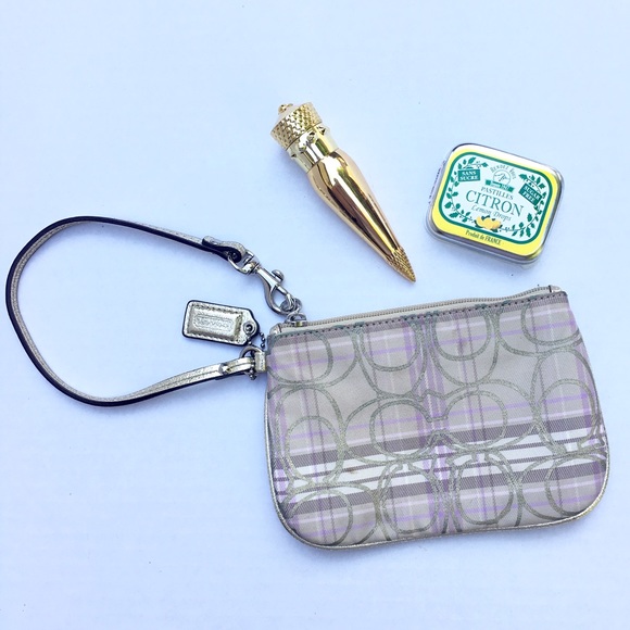 Coach Handbags - Coach wristlet