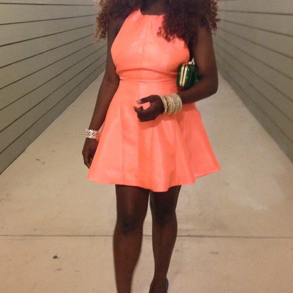 I'm selling an orange dress only wore one time