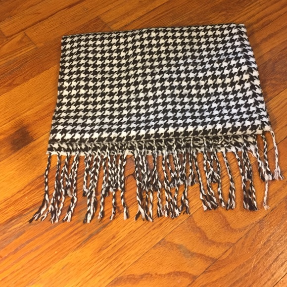 Warm Hounds Tooth Scarf