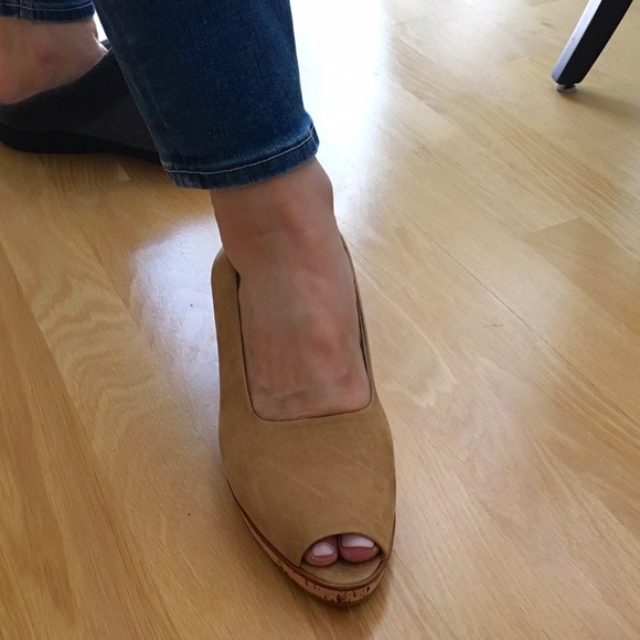 Joan & David Camel Open Toe Sling Back Shoes - image 4