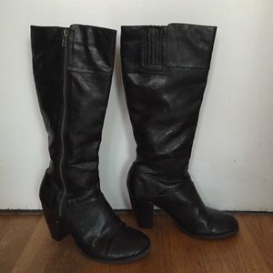 Black heeled boots