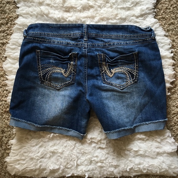 Distressed denim shorts - Picture 3 of 3