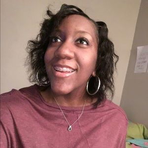 Meet your Posher, Alexis