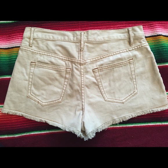 F21 | Studded Denim Shorts - Picture 2 of 4