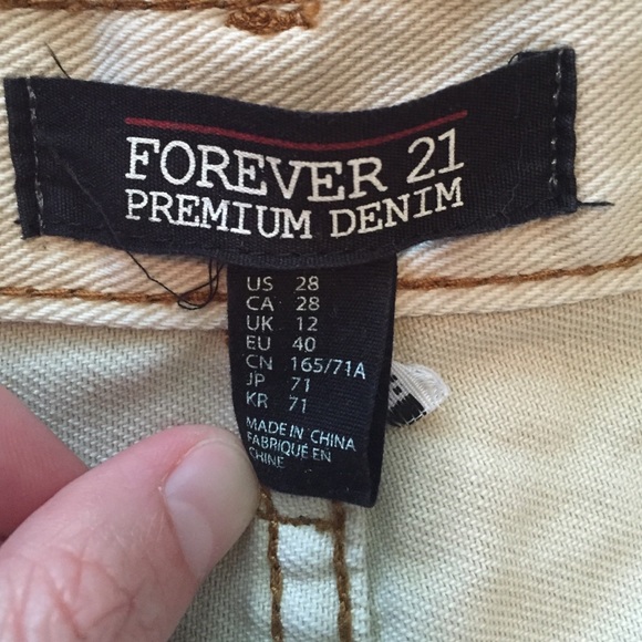 F21 | Studded Denim Shorts - Picture 3 of 4