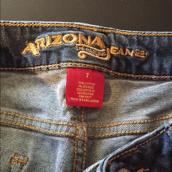 Semi-high waisted Jean shorts - Picture 3 of 3