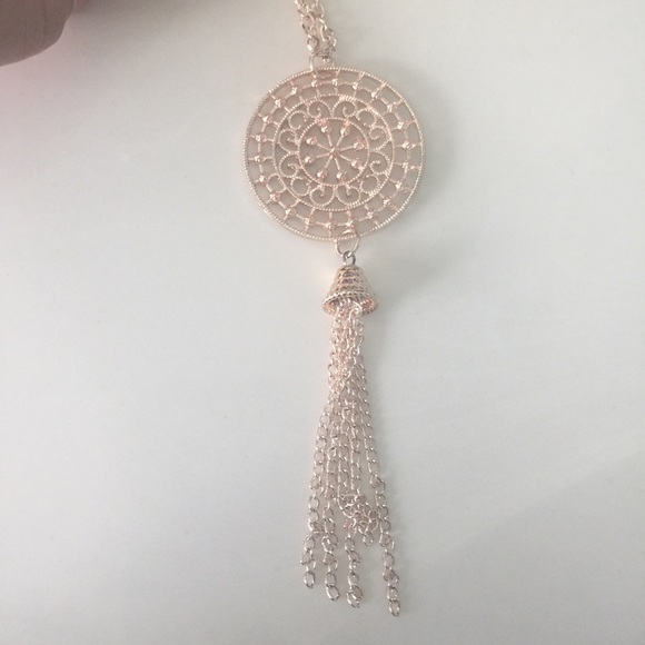 Jewelry - New long rosy golden necklace