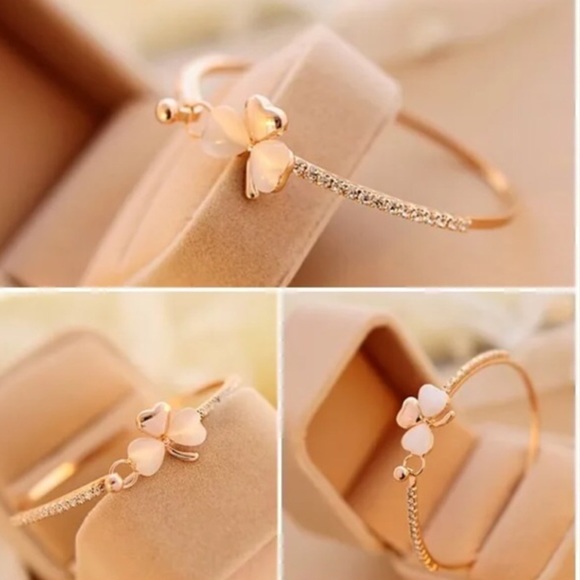 Jewelry - Clover Leaf Bangle