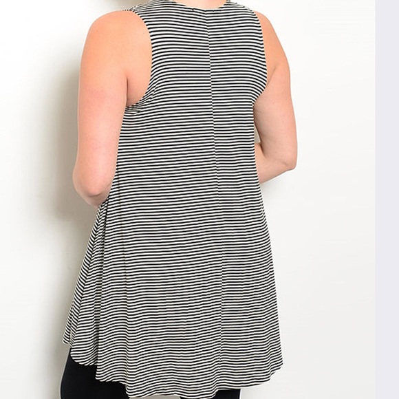 Black&Cream Stripe Sleeveless Tunic runs small 2X - Picture 3 of 3