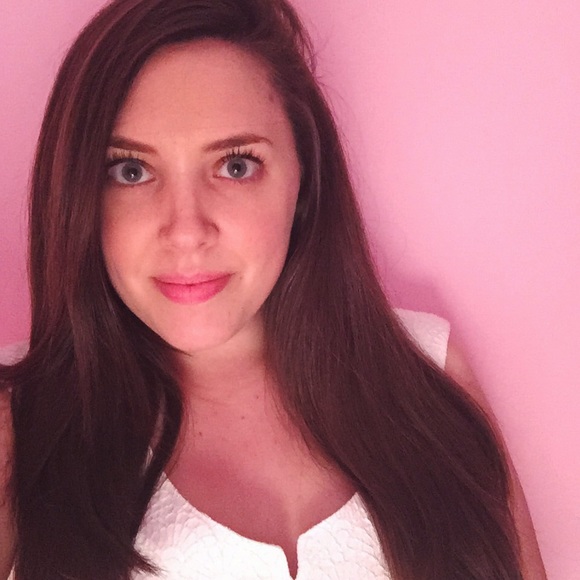 Meet your Posher, Lauren - Picture 2 of 3