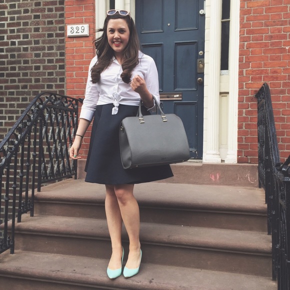 Meet your Posher, Lauren - Picture 3 of 3