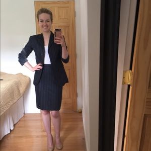 Brooks Brothers Suit - size petite 00