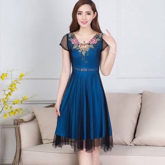 Dress - Picture 3 of 3