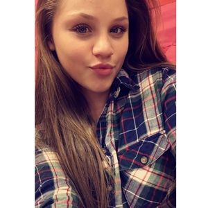 Meet your Posher, Alexia