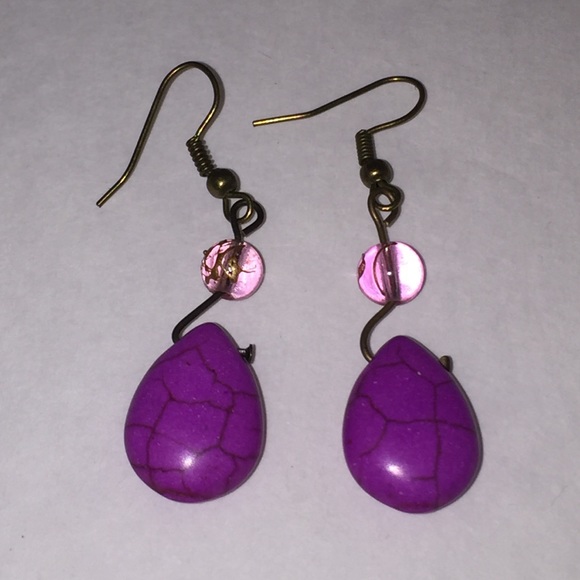 Earrings - Picture 1 of 2