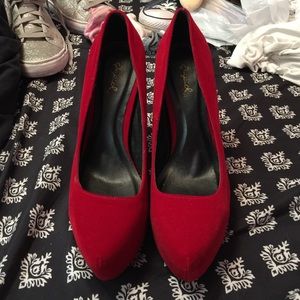 Red heels 🚩TRADING 🚩