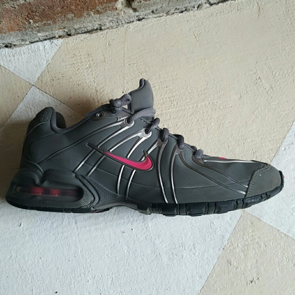 SIZE 9 NIKE max air shoes