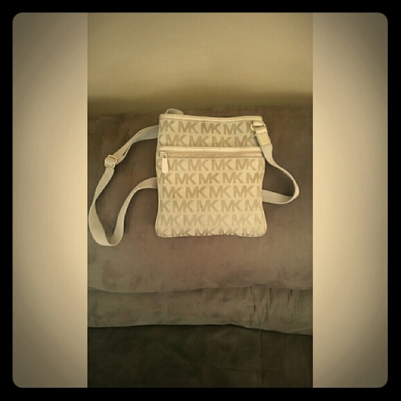 Tan MK satchel ? **cross posted** - Picture 1 of 4
